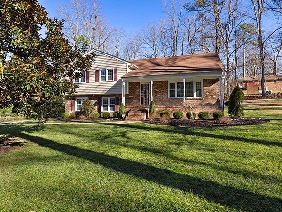 2nd image of 1823 Glencove Ln