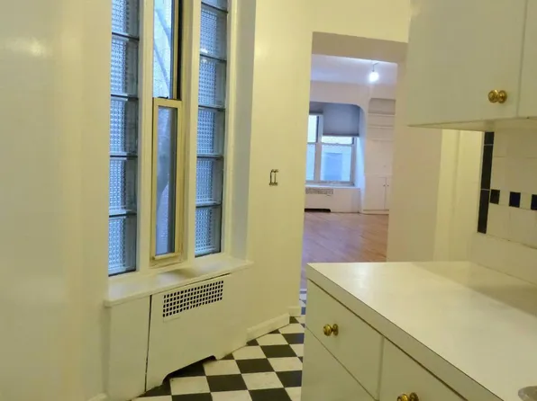 330 East 58th Street image 6 of 9