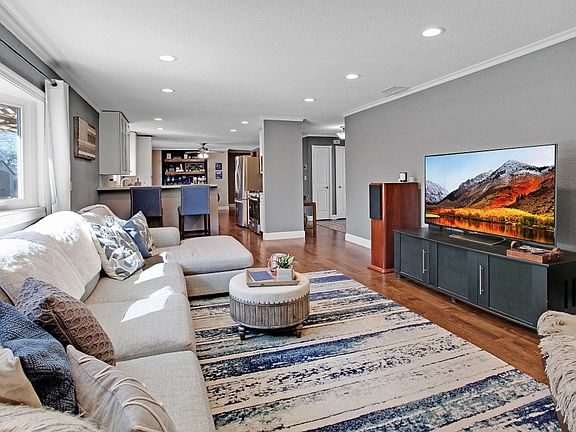 5th image of 5527 Oakmont Cir
