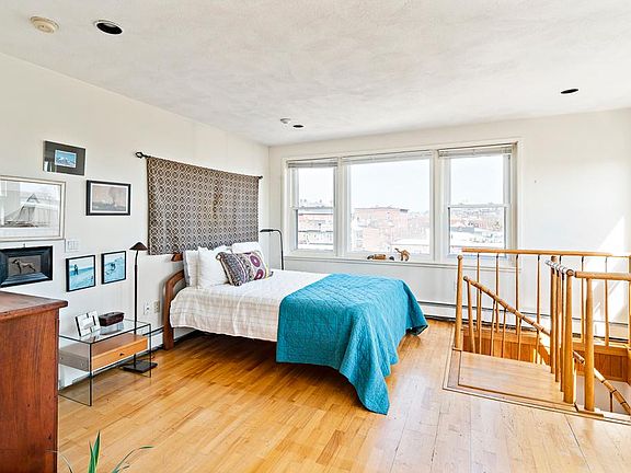 5th image of 37 Winnisimmet St #4