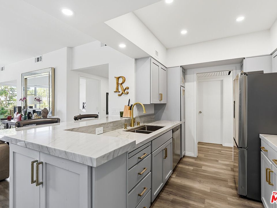 1st image of 7135 Hollywood Blvd APT 206