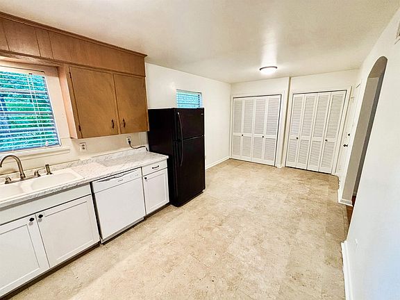5th image of 704 W 56th St