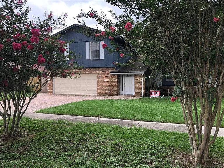 8413 Shady Glen Dr — Photo 2