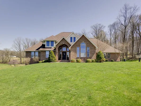 22 Laurelwood Dr, Mount Vernon, OH 43050