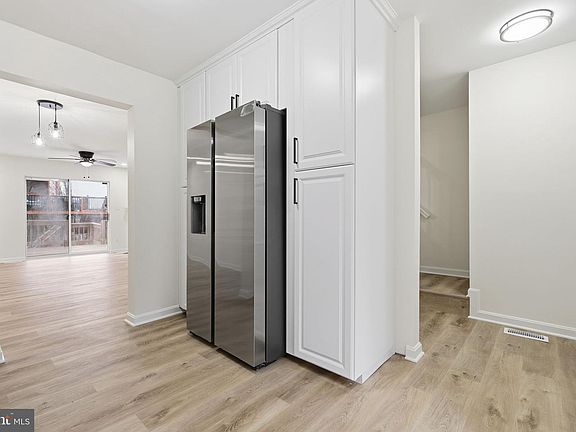 5th image of 629 Nollmeyer Rd