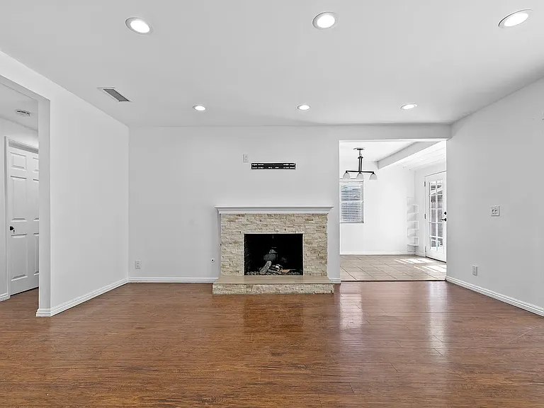 4949 San Feliciano Dr — Photo 7