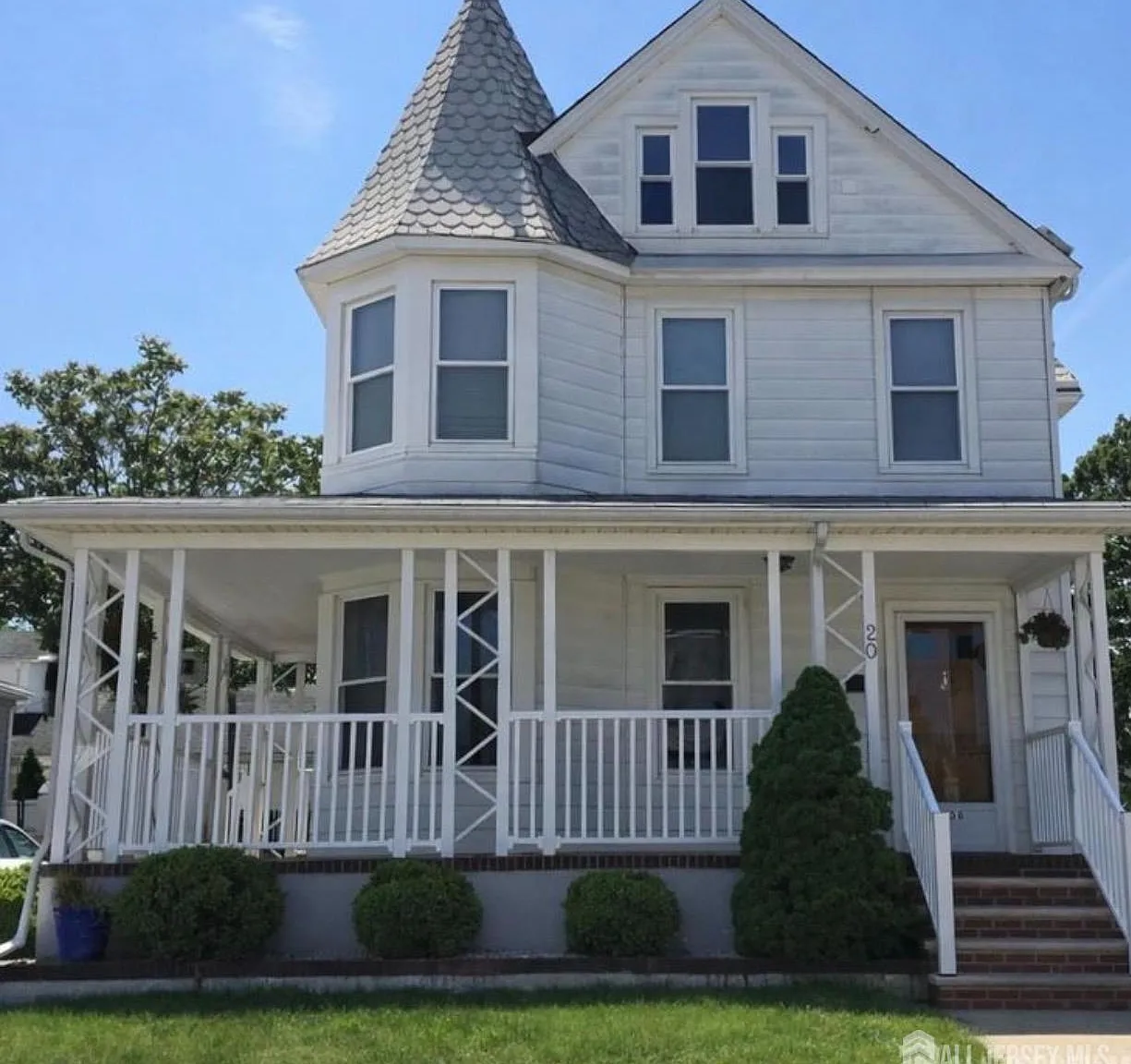2 bed, 1.0 bath, $2,200 — Photo 1