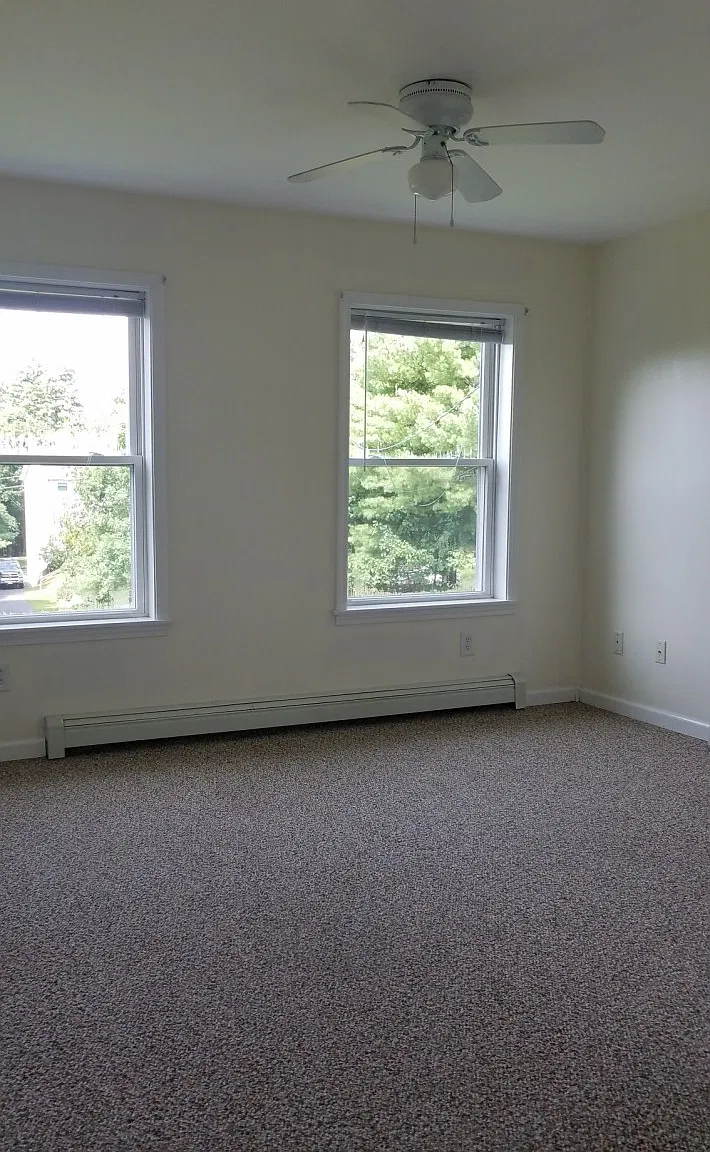 4 bed, 2.5 bath, 2080 sqft, $2,425 — Photo 4