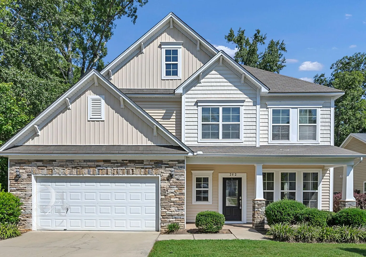 Beautiful Home In Blythewood's Hawkins Creek — Photo 1
