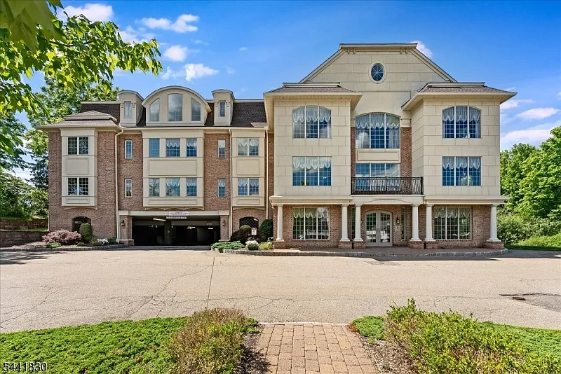 2 bed, 2.0 bath, $2,850 — Photo 1
