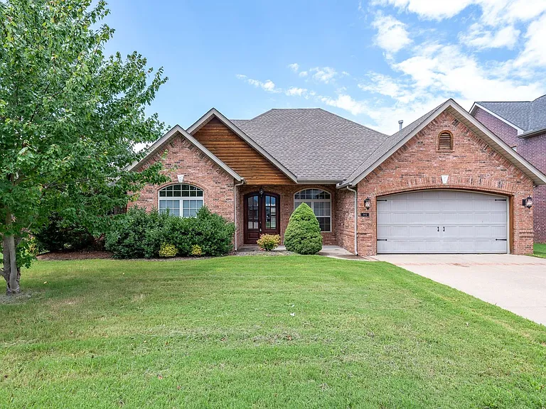 3902 Banbury Dr — Photo 1