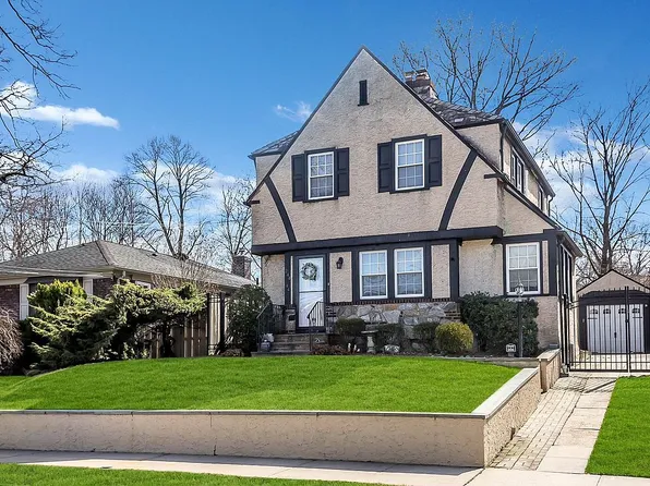 244-44 54th Ave, Little Neck, NY 11362