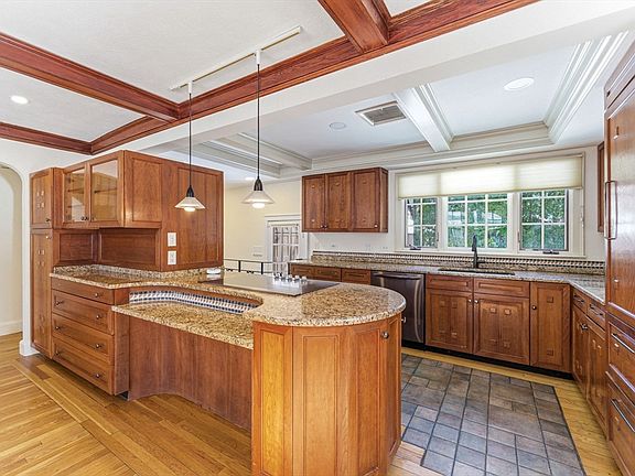 3rd image of 46 Acacia Ave