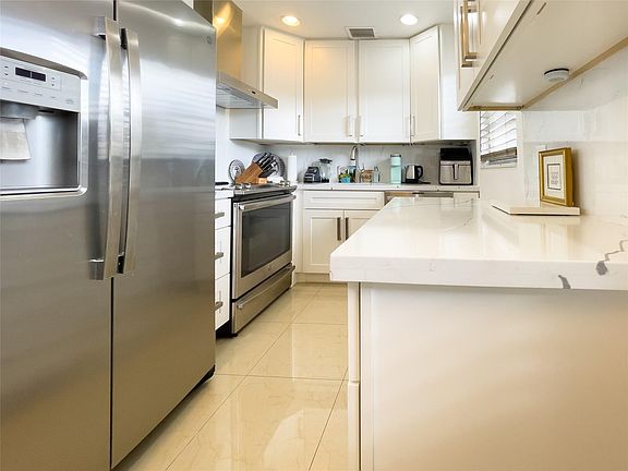 3rd image of 301 Oakridge Q #301