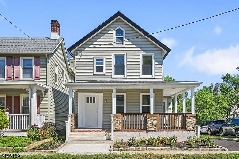 1st image of 293 1St St