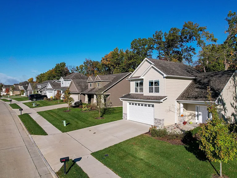 Manor Homes — Photo 4