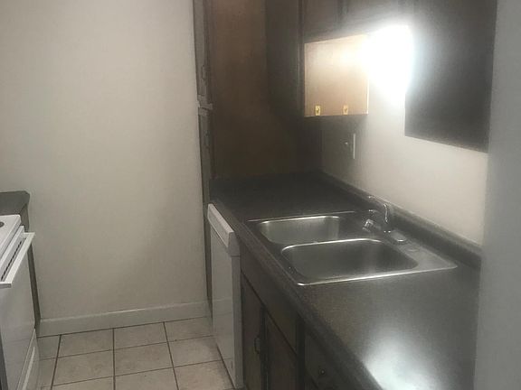 4th image of 2112 Hewitt Ave #E