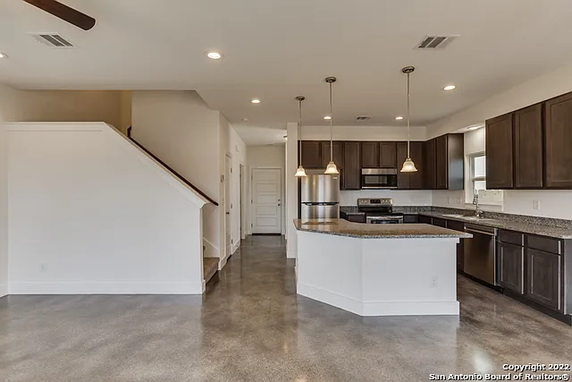 206 Topaz #1502 — Photo 30