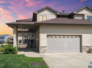 6014 Marrs Beach Ln, Madison, SD 57042