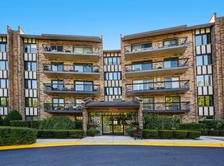 501 Lake Hinsdale Dr APT 504, Willowbrook, IL 60527