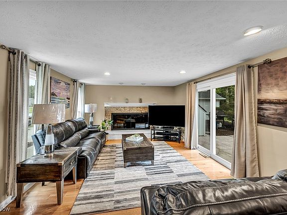 5th image of 2325 Elmwood Dr