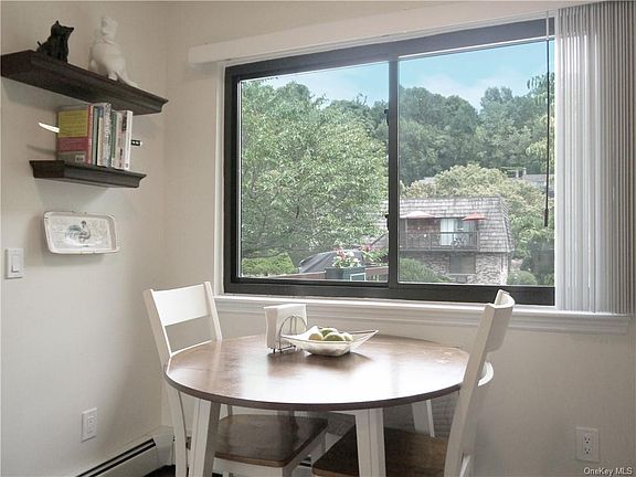 4th image of 1 Briarcliff Dr S #8