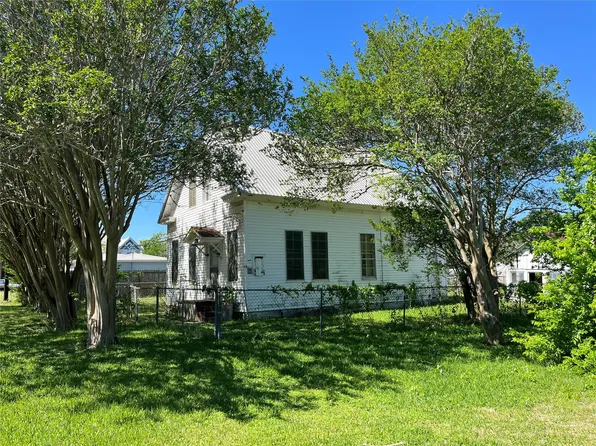 223 Walnut St, New Ulm, TX 78950