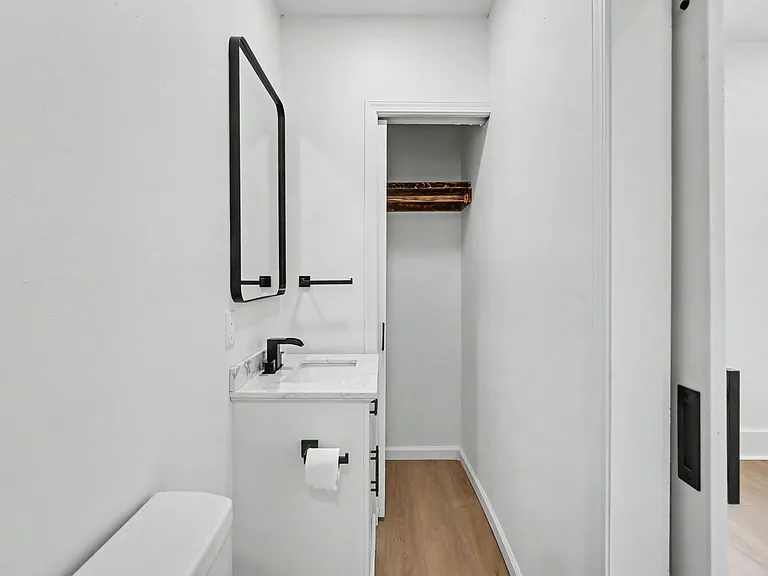 977 W Wayne St — Photo 17