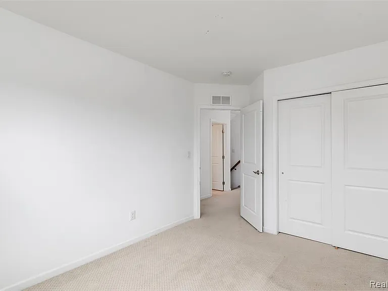 2769 Ashcombe Dr — Photo 28