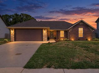 1103 E Cobblestone Dr, Ozark, MO 65721