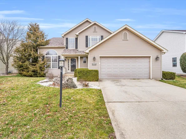 506 E Tomaras Ave, Savoy, IL 61874