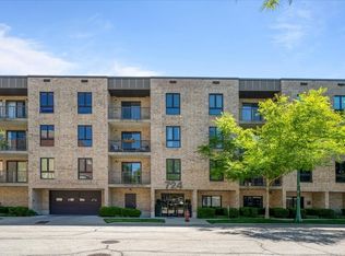 724 12th St APT 103, Wilmette, IL 60091