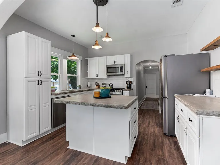 308 Alva St — Photo 11