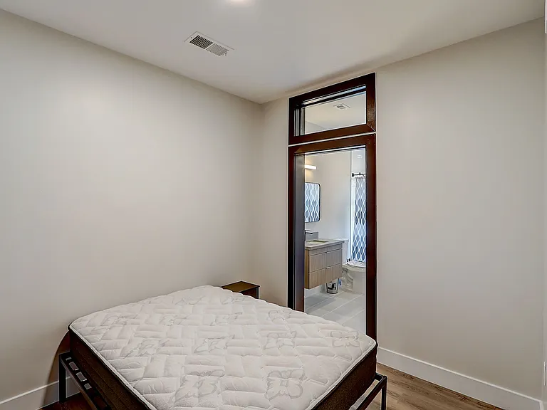 Cypress on Vine Co-Living — Photo 22