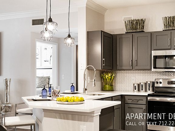 5th image of 7556 Kirby Dr #411
