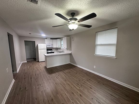 2nd image of 707 Dent St