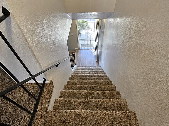 3rd image of 825 S Magnolia Ave #B