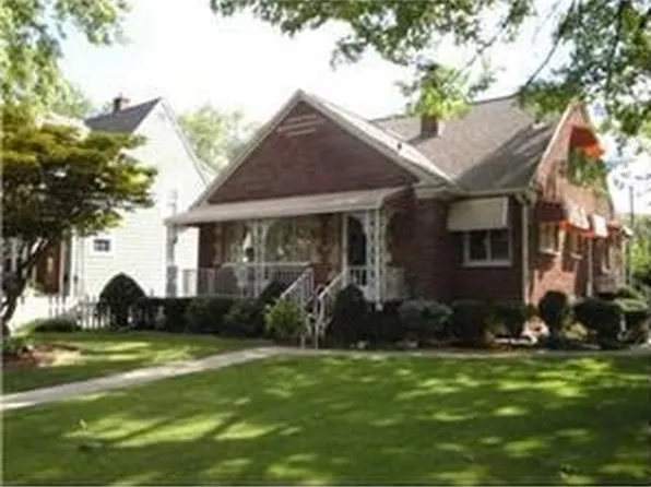 5902 Adelaide Dr, Toledo, OH 43613