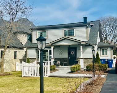 5907 Pershing Ave, Downers Grove, IL, 60516