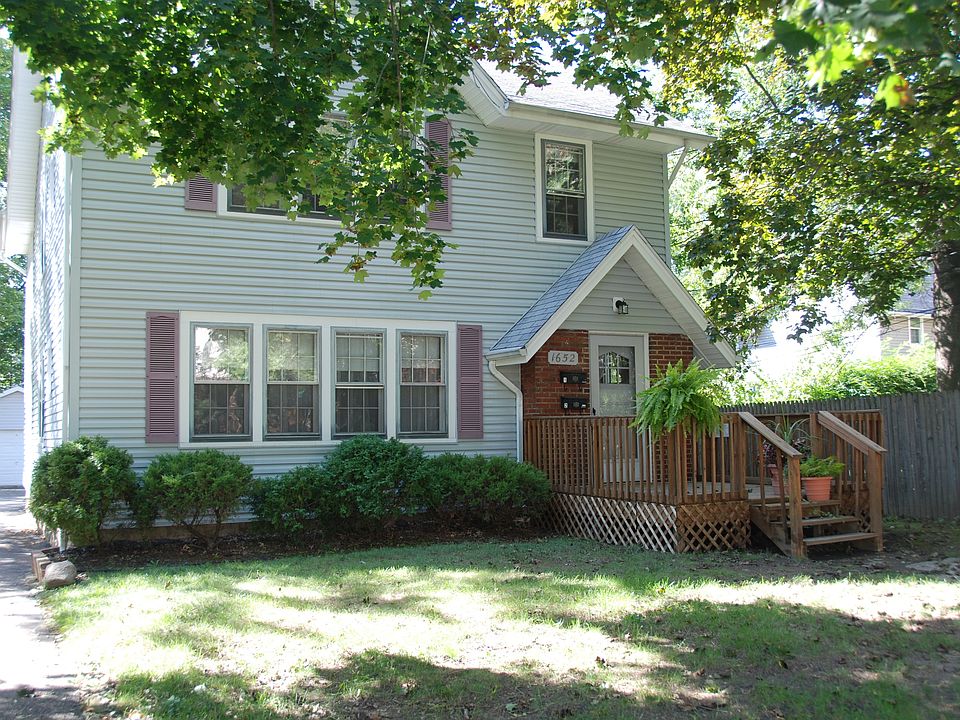 View of Front Yard