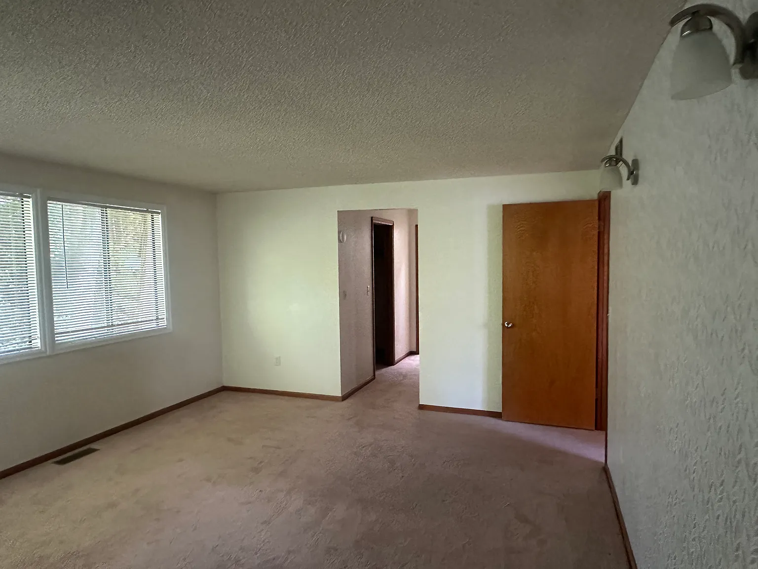 Larch Way, Lynnwood — Photo 4