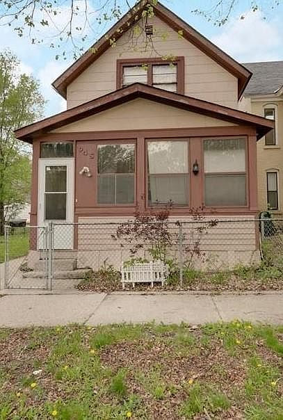 1st image of 945 Marion St