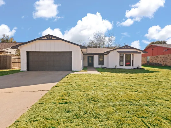 647 Evelyn Ln, Burleson, TX 76028