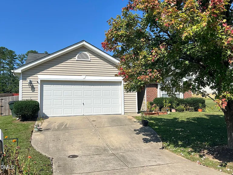1420 Dexter Ridge Dr — Photo 2