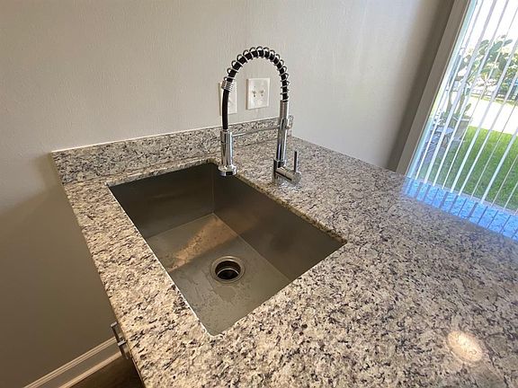 4th image of 1309 Blair St APT 4