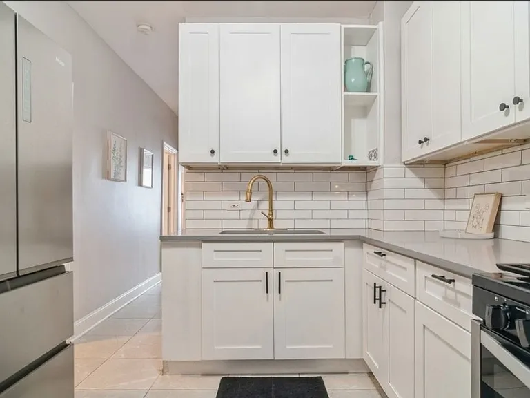 1633 N Artesian Ave #1R — Photo 1