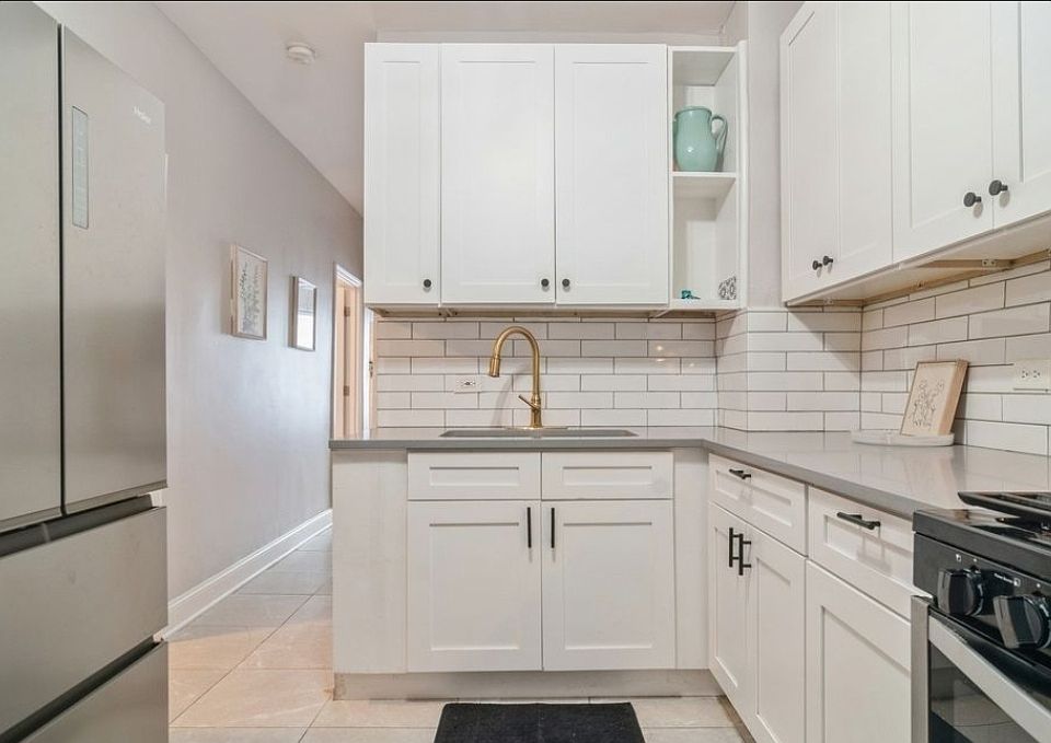1st image of 1633 N Artesian Ave #1R