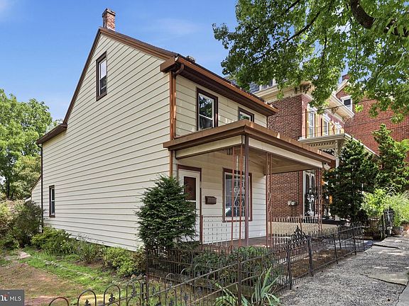 3rd image of 121 Walnut St
