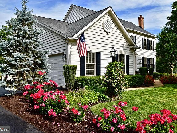 3rd image of 7766 Virginia Oaks Dr