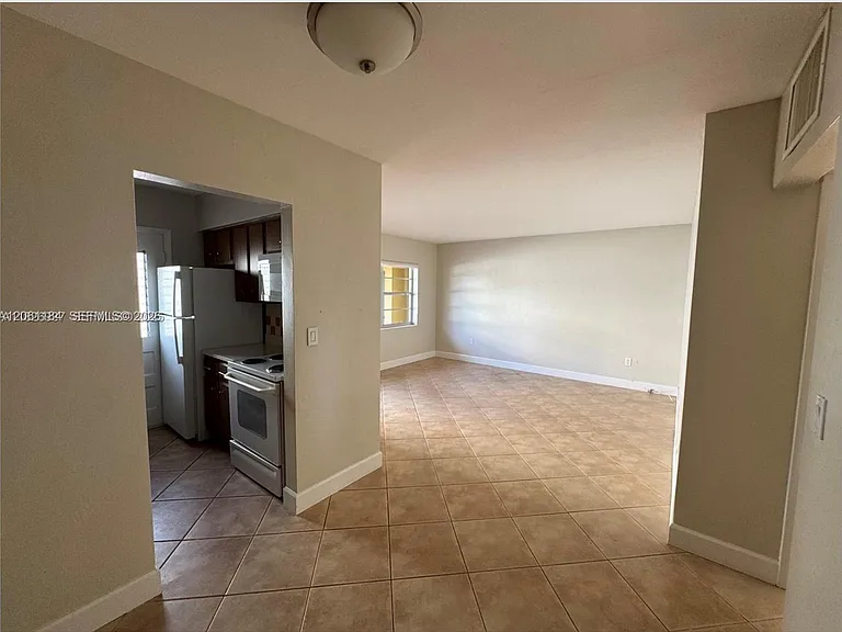 115 Calabria Ave #5 — Photo 5